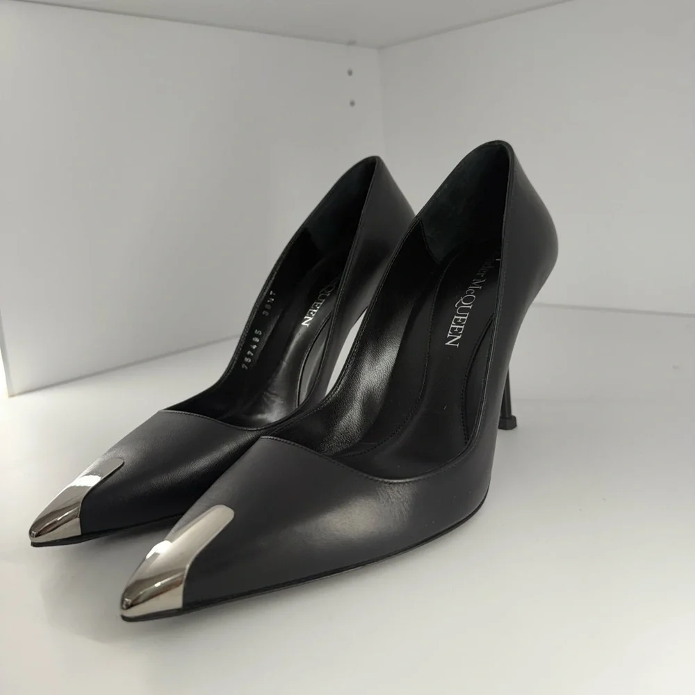Alexander McQueen Black Heels with Silver Tips - Picture 4 of 4